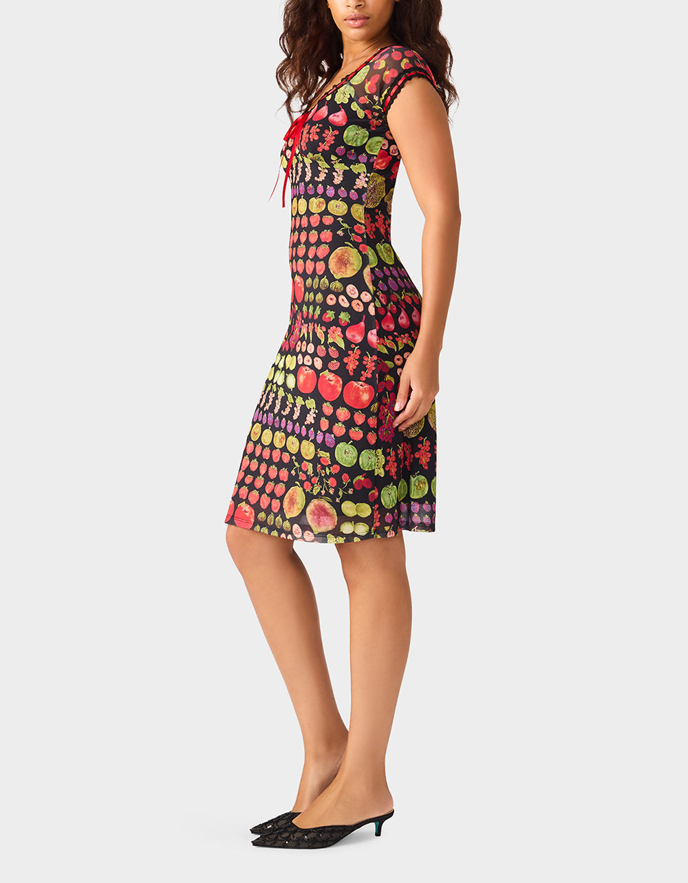 BETSEY'S FRUIT DRESS BLACK MULTI Women's Fruit Print Short-Sleeved Slip Dress