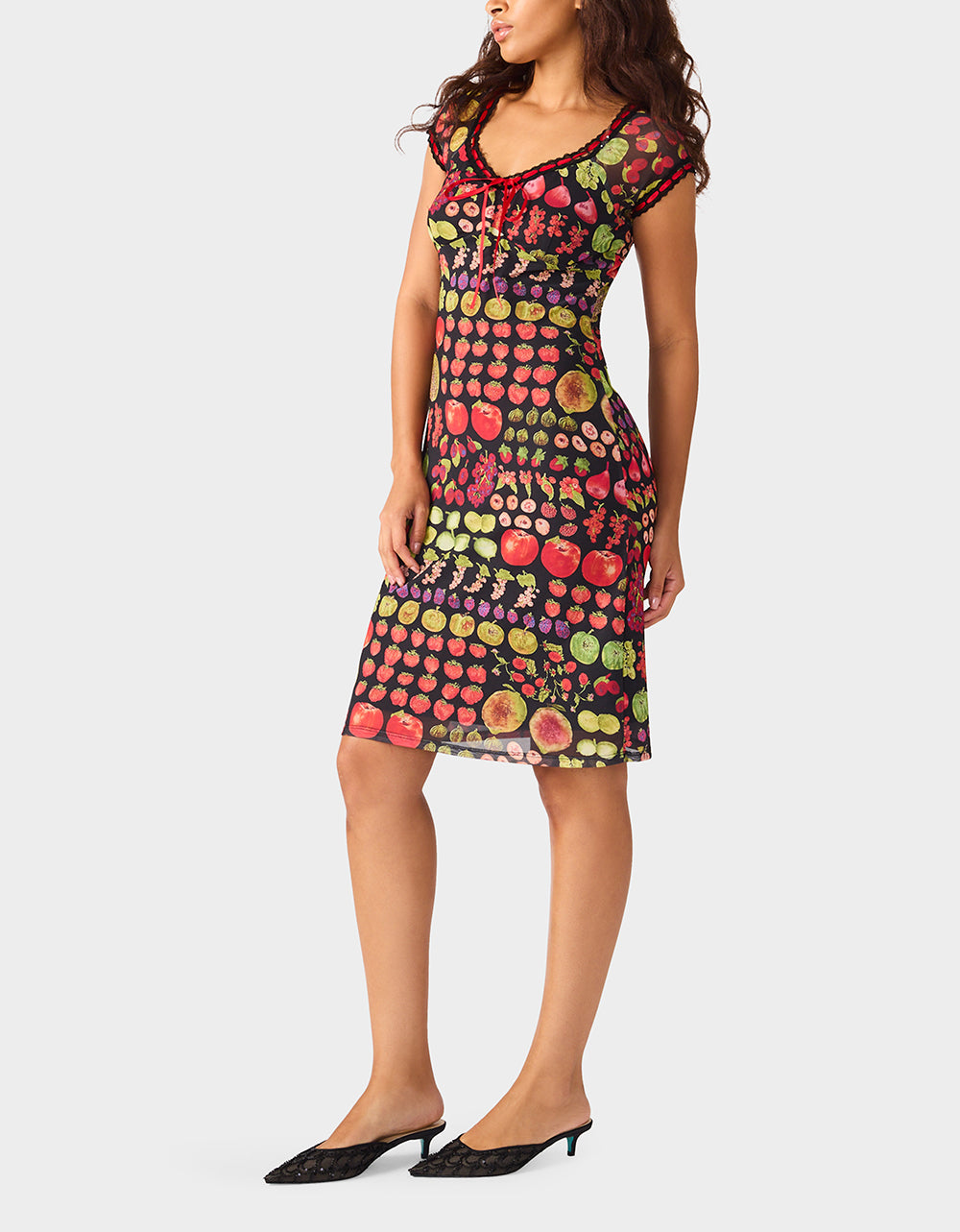 BETSEY'S FRUIT DRESS BLACK MULTI Women's Fruit Print Short-Sleeved Slip Dress